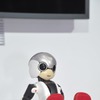 【東京モーターショー13】ロボット宇宙飛行士「キロボ」の地上クルー、「ミラタ」登場
