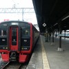 門司港駅で発車を待つ普通列車。「初乗り！お年玉乗り放題きっぷ」ではJR九州の普通列車が1日乗り放題になる。