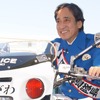 タレントのルー大柴さんが神奈川県警察高速道路交通警察隊の一日隊長に就任、交通安全を呼びかけた