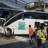 大型バスが下り坂暴走　７台に衝突、２人死亡　プーケット