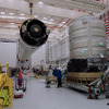 打上げに向けて準備が進められるシグナス補給船（Orb-1）とアンタレスロケット（出典：Orbital Sciences Corporation）
