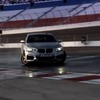 自動運転でドリフト走行を披露するBMW 2シリーズクーペ