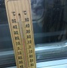 早朝の非暖房車に乗って車内の温度を測ってみたところ、おおむね20度で安定していた。