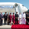 ドーハのハマド国際空港で歓迎を受けるA350 XWB