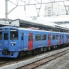 長崎駅で発車を待つキハ200形気動車。同駅は写真の反対側にある車両基地の敷地に移転する形で高架化されるため、車両基地も3月中旬までに佐世保市内の早岐駅に移転する予定。これに伴い車両基地の一般公開イベントを2月23日に実施する。