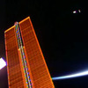 国際宇宙ステーション日本実験棟「きぼう」のエアロックから放出される超小型衛星