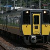 山陰本線を走る特急『スーパーまつかぜ』。快速・普通列車のほか特急列車も利用できる。