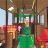 気仙沼線BRT向け観光バスの車内イメージ。芝生が広がる広場や公園のイメージでまとめ、パーゴラに見立てた座席を配置する。