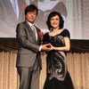 ホンダ インターナビ事業室の三河昭広氏（左）とAMD理事長の襟川恵子氏（右）