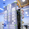 ボーイング、世界初の全電気式衛星「702SP」の製造が順調に進捗