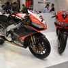 アプリリア RSV4 SBK RACING（左）