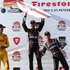 左から2位のハンターレイ、優勝のパワー、3位のカストロネベス。写真：INDYCAR