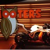 KTMジャパン、HOOTERS渋谷店にKTM 1190 RC8 Rを展示