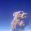 サンゲアン・アピ山の噴火