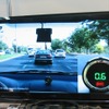 アイウォッチには車間距離を走行速度に応じた時間で表示。相対速度で2.7秒以内に衝突すると判断すると、赤いマークと警告音で警報する