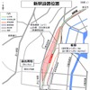 新駅の予定位置。車両基地の整理縮小によって捻出された敷地の一部を活用し、線路を東側に移設した上で駅を設ける。周辺には羽田・成田両空港へのアクセス鉄道ルート上にある泉岳寺駅や、羽田空港アクセス鉄道化構想がある東海道貨物線などがある。