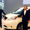 日産自動車アンディ・パーマー副社長（左）と片桐隆夫副社長（右）