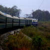 中国の旅客列車は機関車が客車をけん引する昔ながらの列車が多い。