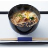 ANA、博多一風堂と共同開発した「コク極まる味噌『大地』」をANA国際線機内食で提供