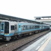 土讃線は8月13日の初発から全区間の運転を再開する見込み。写真は阿波池田駅で発車を待つ土讃線の特急列車。