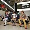 左から小鑓貞嘉チーフエンジニア、ライターの寺田昌弘さん、プロドライバーの三橋淳選手、冒険家・ライターのボーボージュンさん