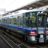 北陸本線の普通列車で運用されている521系。10月18日のダイヤ修正に伴い、521系を使用する普通列車が増える。