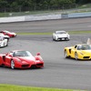 フェラーリ・エンツォが先導するフェラーリオーナーズクラブジャパンの走行会