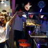 ナムコ、いつでもアニソンパーティを楽しめる常設カフェ&バー「アニON」を新宿にオープン！サイリウムは席に常備