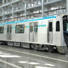 国交省東北運輸局は10月17日、仙台市に地下鉄東西線の完成検査合格書を交付する。写真は東西線に投入される2000系電車。