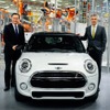 英国オックスフォード工場で生産される新型MINIハッチバック