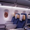 機体が複合材で構成されており、窓も既存機より大きくなった。