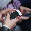 世界的に普及するスマートフォン（イメージ）