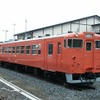 震災前の女川駅構内に保存されていたキハ40形気動車（キハ40 519）。車内を畳敷きにした休憩室として利用されていた。
