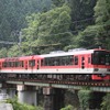 「叡電ハトマーク」は叡山電鉄の車両や駅などに掲出される。写真は900系「きらら」。