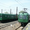 熊本電鉄の「青ガエル」こと5000系電車の5101A（右手前）と5102A（左奥）。2両とも老朽化が進んでおり、01形に置き換えられる。