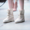 ニューヨークで発表されたアディダスオリジナルスとカニエ・ウェストのコラボコレクション「YEEZY SEASON 1」