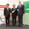 BASF戸田バッテリーマテリアルズ 阿武保郎 社長(中央)