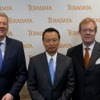 日本テラデータ「2015年事業戦略発表　記者会見」左からテラデータ・コーポレーション共同社長ハーマン・ウィマー氏、日本テラデータ　代表取締役社長吉川幸彦氏、テラデータ・ラボ　プレジデント　スコット・ナウ氏。