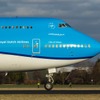 KLMオランダ航空、新塗装のB747がアムステルダムに到着(1)