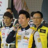 Team LeMansの可夢偉（中央）と平川（左）、土沼監督。