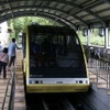 皿倉山を登る帆柱ケーブルのケーブルカー。4月1日付で社名を「皿倉登山鉄道」に改称した。