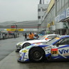 ピットに顔を揃えるGT300クラス参戦マシンたち。
