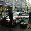 ピット練習をする#46 日産GT-R（GT500クラス）。