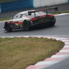 R8は濡れた路面で抜群の安定感を発揮した。