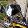 3500ルーメンの明るさで夜道を照らす「The Brightest Bike Light Ever」