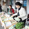 能登中島駅では地元名産品の販売も行われる。