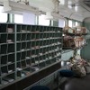 オユ10形郵便客車の内部。車内で郵便物の仕分け作業を行っていた頃の姿を再現している。