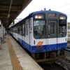 現在の七尾線は七尾駅を境に運行会社が分かれる。写真は七尾駅で発車を待つのと鉄道の気動車。