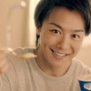 「牧場しぼり」のCMに出演する「EXILE」TAKAHIRO