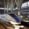 金沢発着分は「富山自由席往復きっぷ」、富山発着分は「金沢自由席往復きっぷ」として販売される。写真は金沢駅の北陸新幹線ホーム。